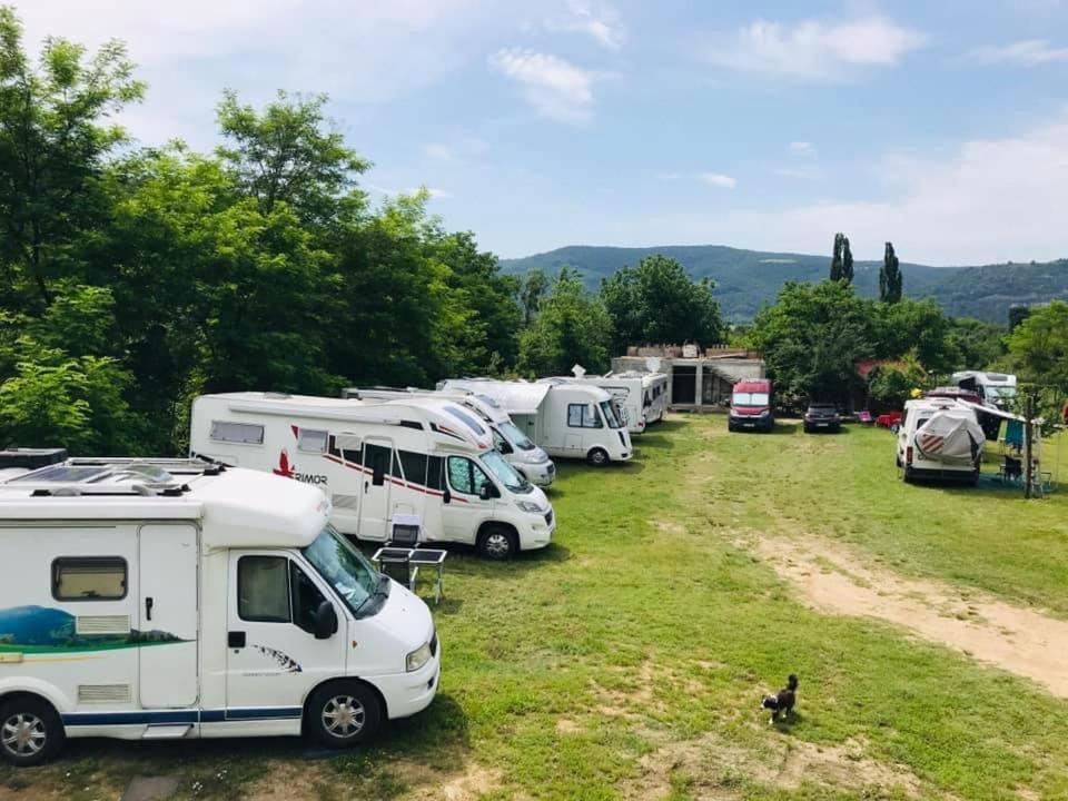 Camping In Clisura Dunarii Ieşelniţa Exteriör bild